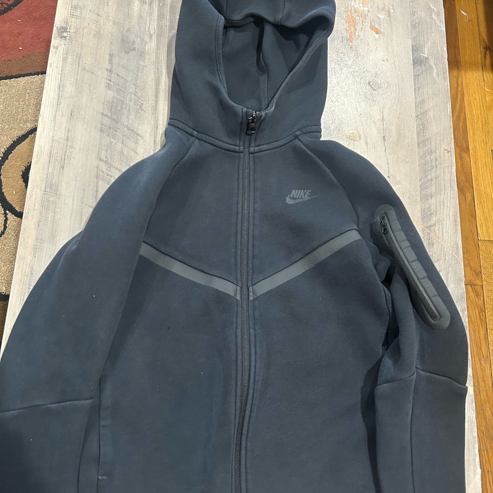 Pre-loved Nike Tech Jacket front Zipper